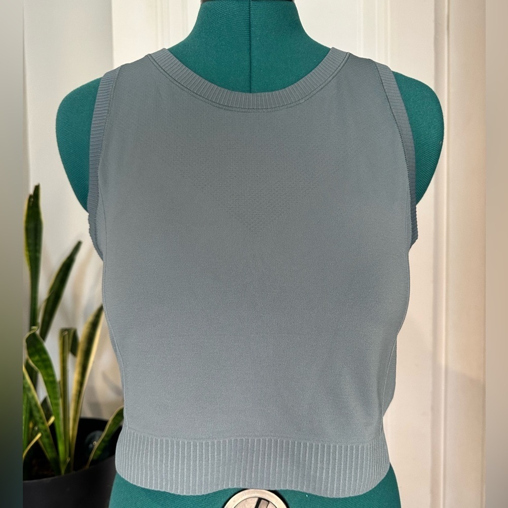 Old Navy Active Seamless Go-dry crop tank XL blue